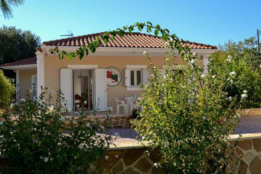 Cottage Sakkatos Dhavgáta Екстериор снимка